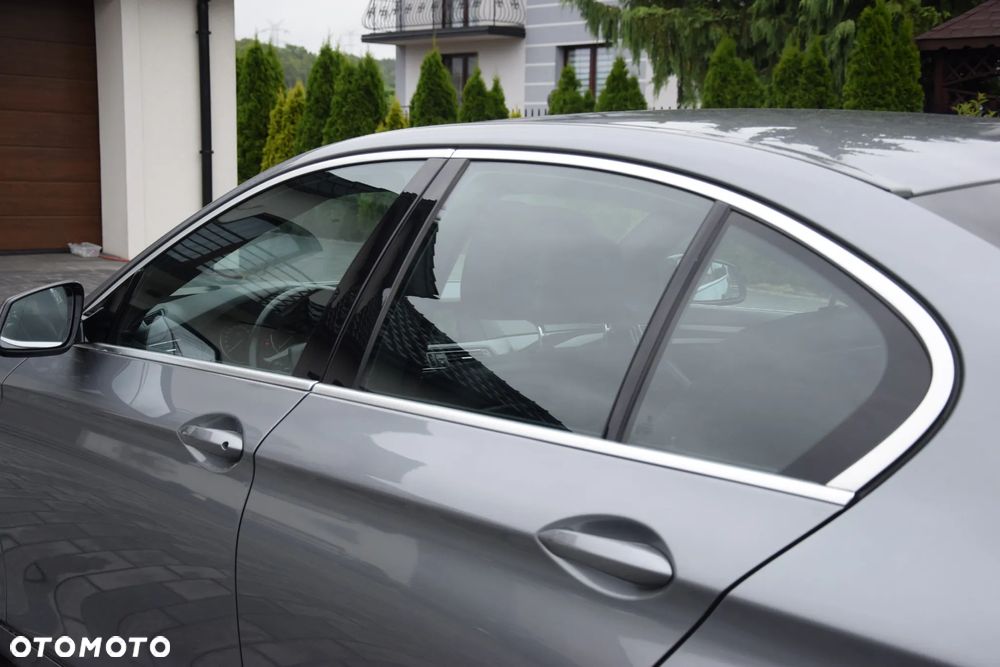 BMW Seria 5 520d Luxury Line - 27
