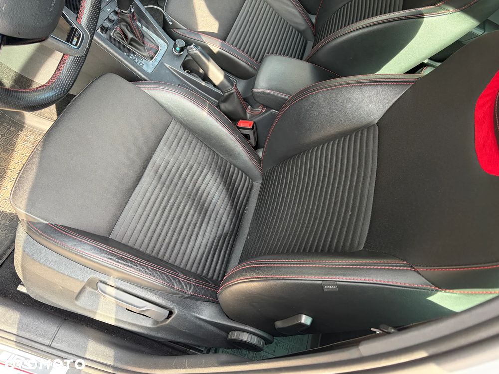 Skoda Octavia 2.0 TDI DSG RS - 10