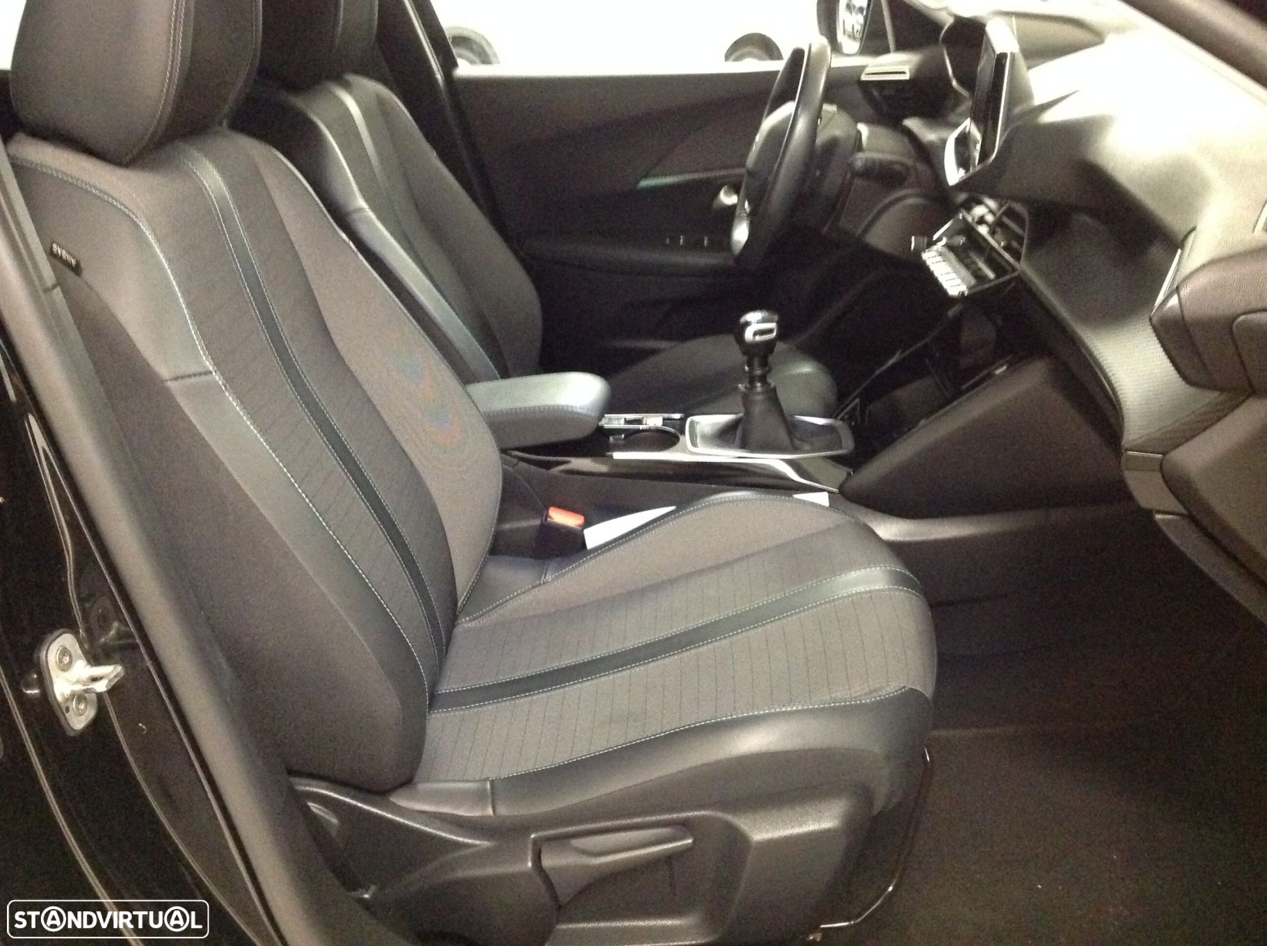 Peugeot 2008 1.2 PureTech Allure - 25