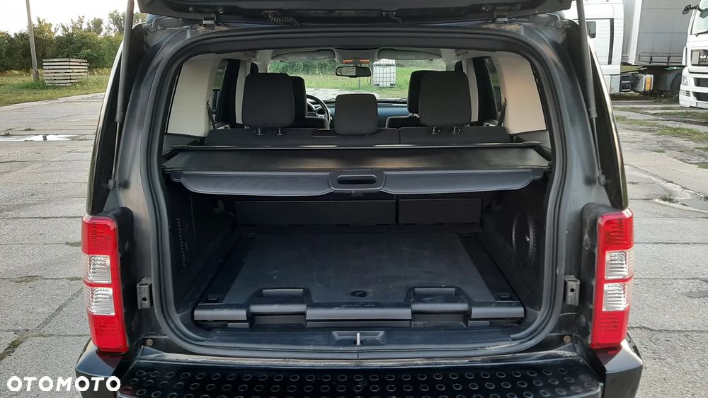Dodge Nitro 2.8 CRD SXT - 19