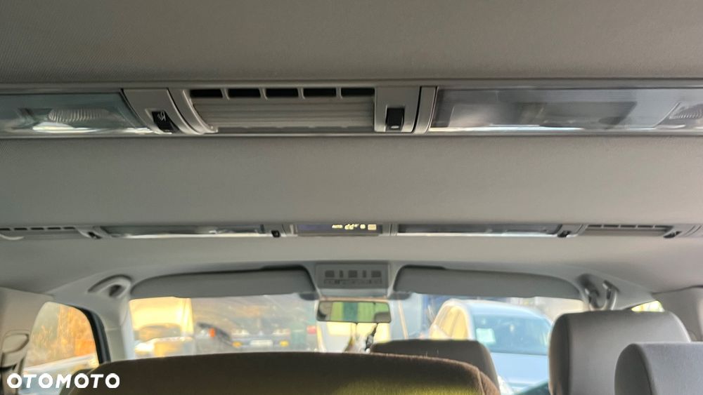 Volkswagen Caravelle - 12