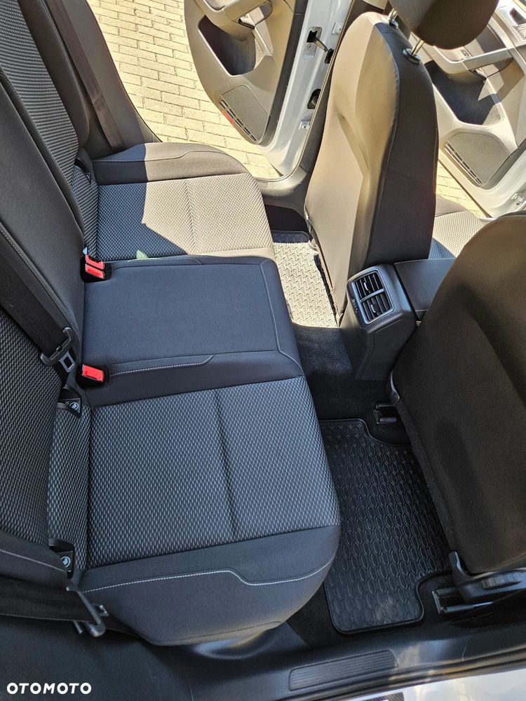 Volkswagen Golf - 27