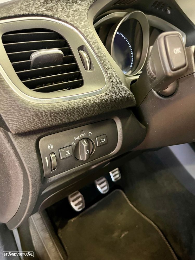 Volvo V40 2.0 D2 R-Design Momentum - 30
