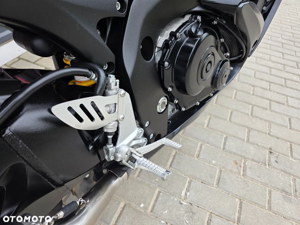 Suzuki GSX-R - 25