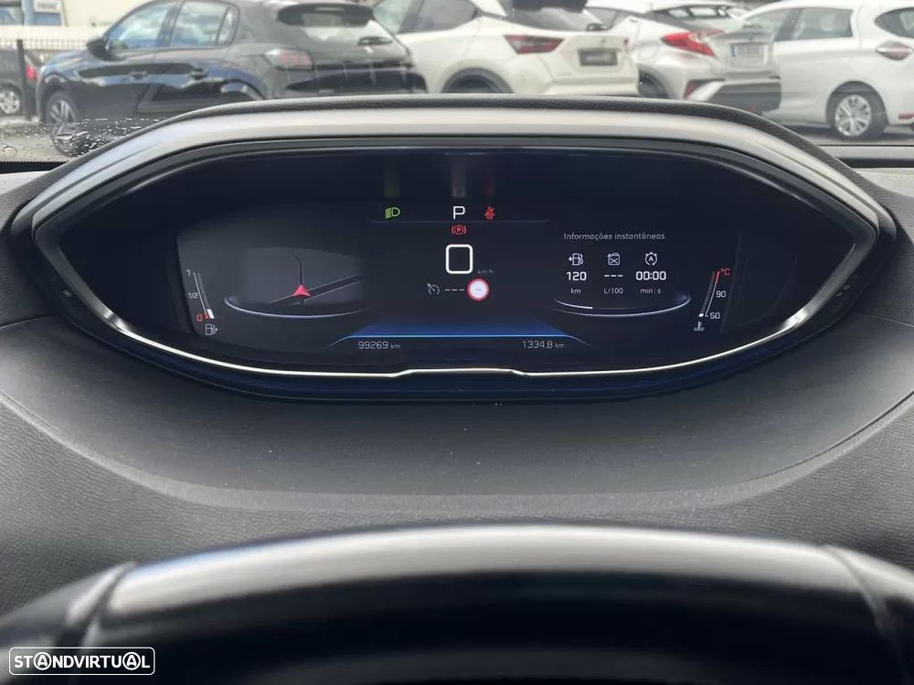 Peugeot 3008 1.2 PureTech Allure Pack EAT8 - 26