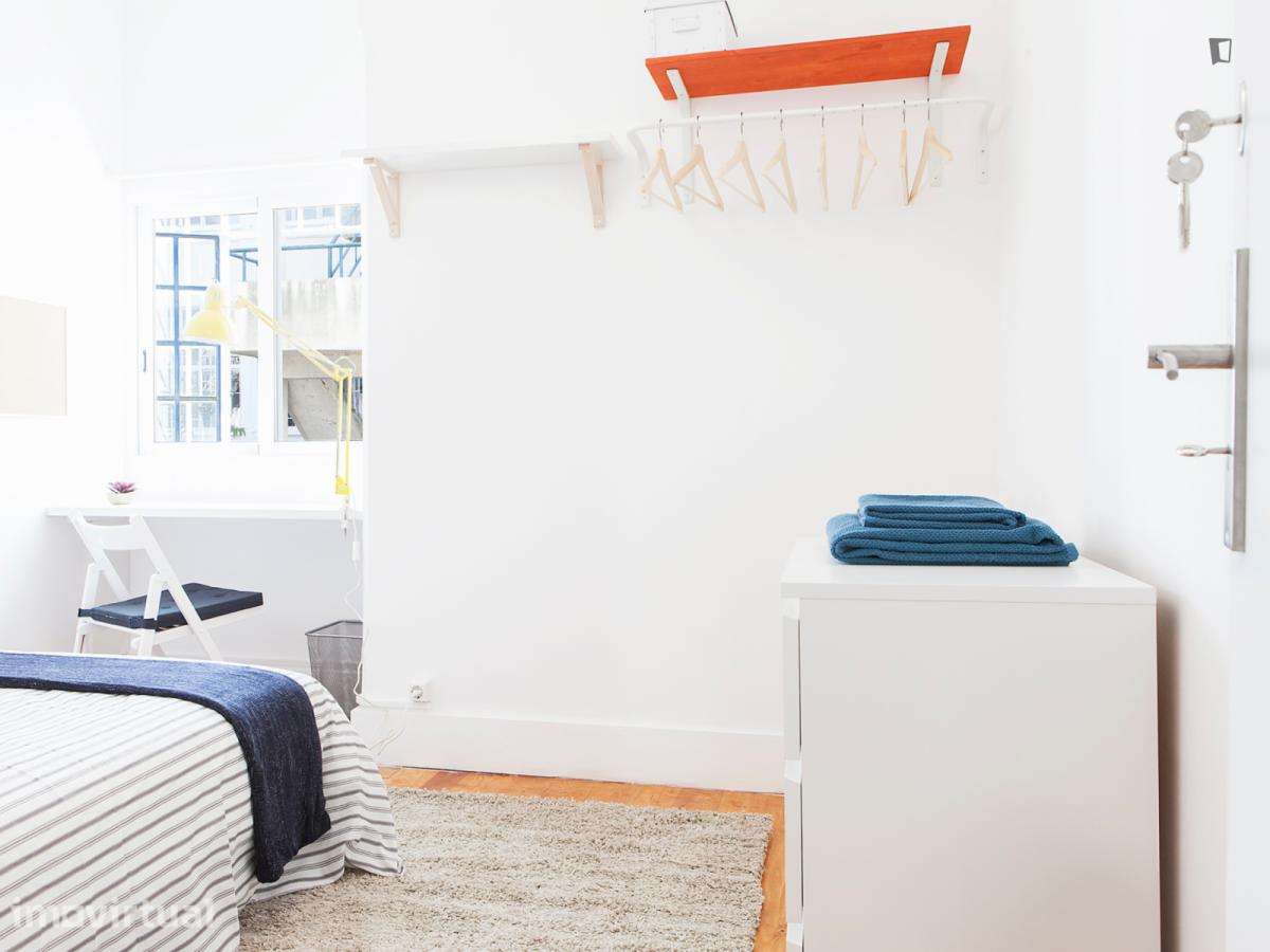 Quarto - localizado em São Sebastião Lisbon - Grande imagem: 3/15