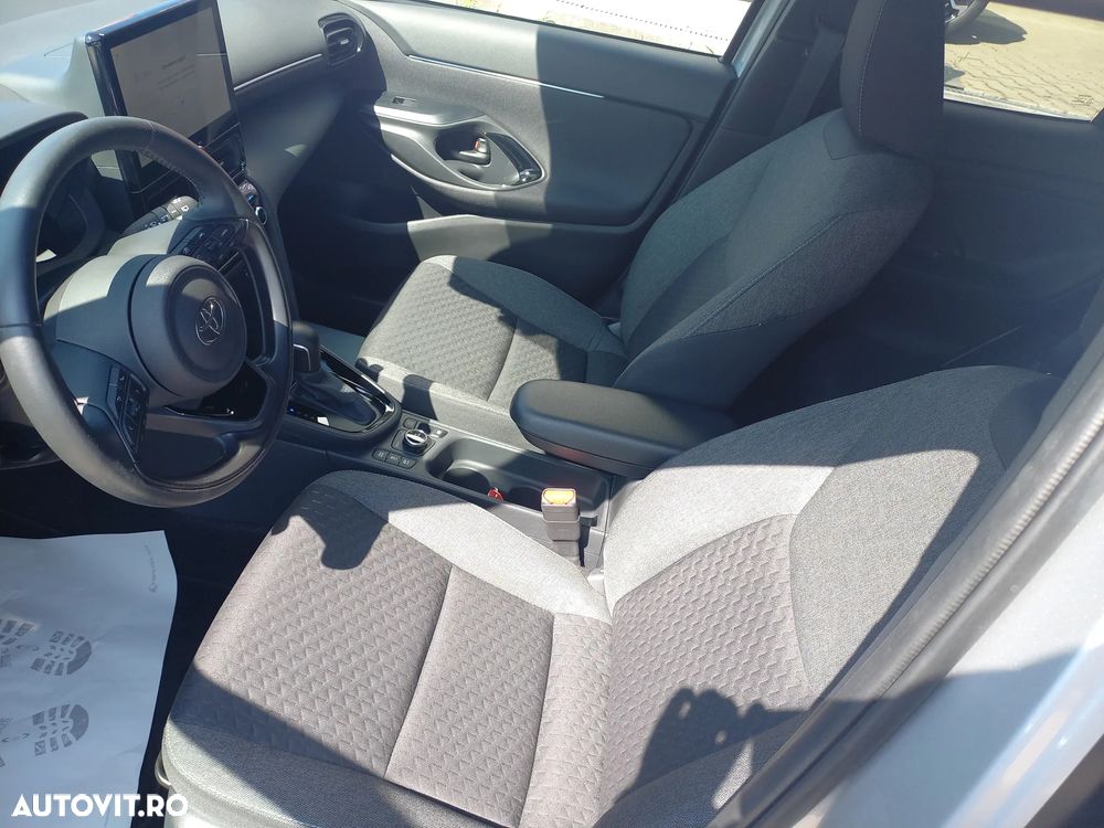 Toyota Yaris Cross 1.5 VVT-i HSD 4x4 Dynamic - 13