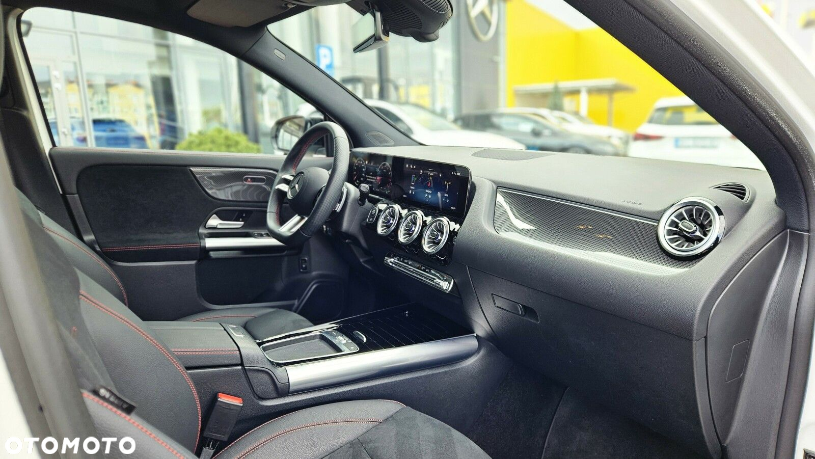 Mercedes-Benz GLA - 12