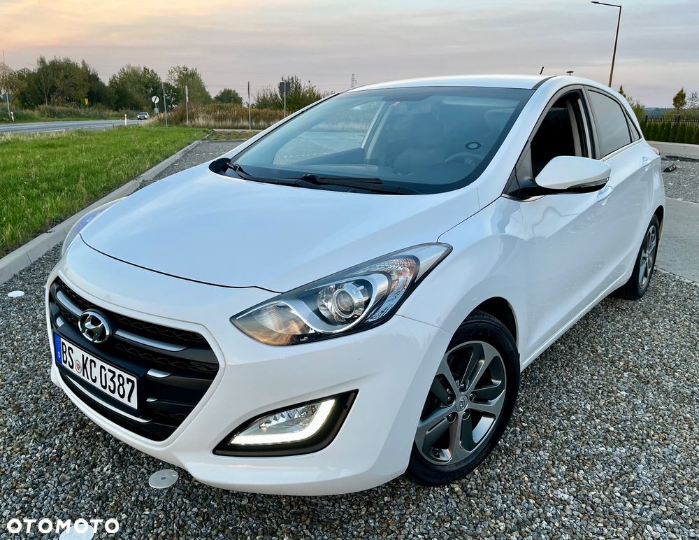Hyundai i30 1.4 Intro Edition - 1