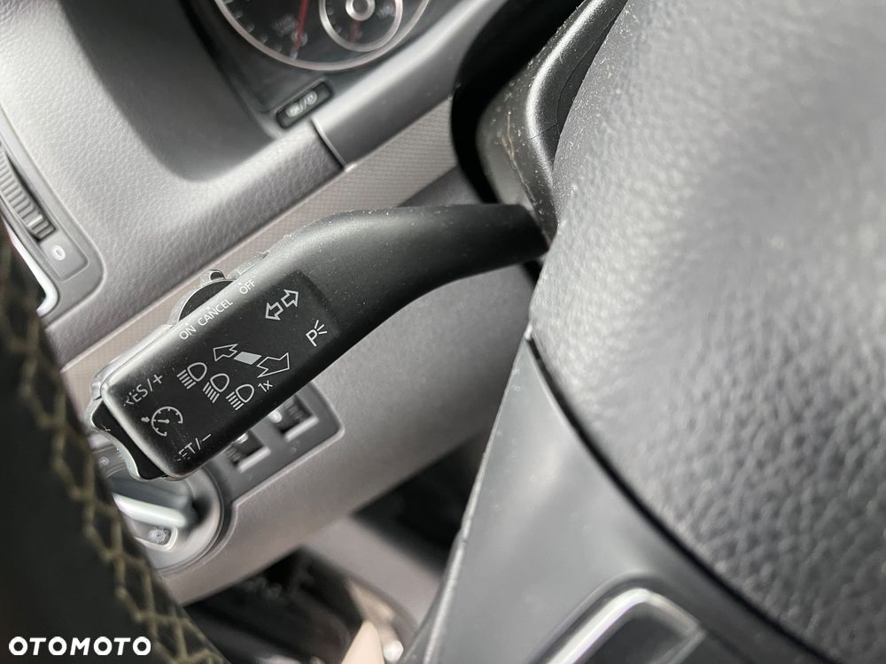 Volkswagen Touran 2.0 TDI DPF DSG MATCH - 9