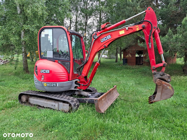 JCB 8025