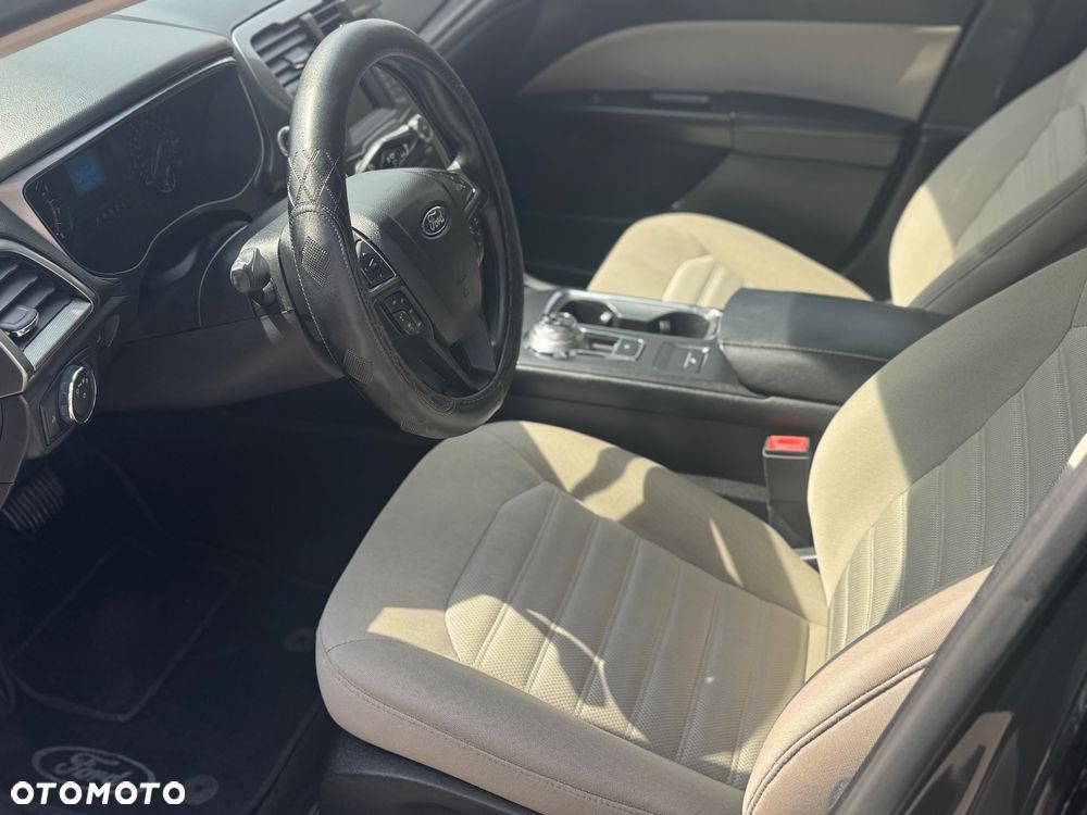 Ford Fusion - 11