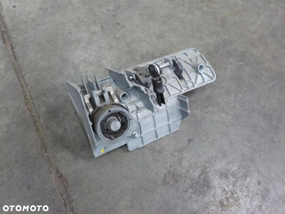VW T5 ZAMEK ZAMKI WKŁADKI WKŁADKA TYŁ - 4