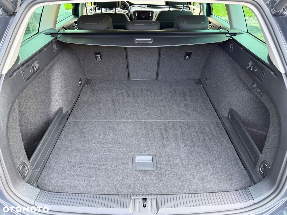 Volkswagen Passat 2.0 TDI SCR DSG Business - 28