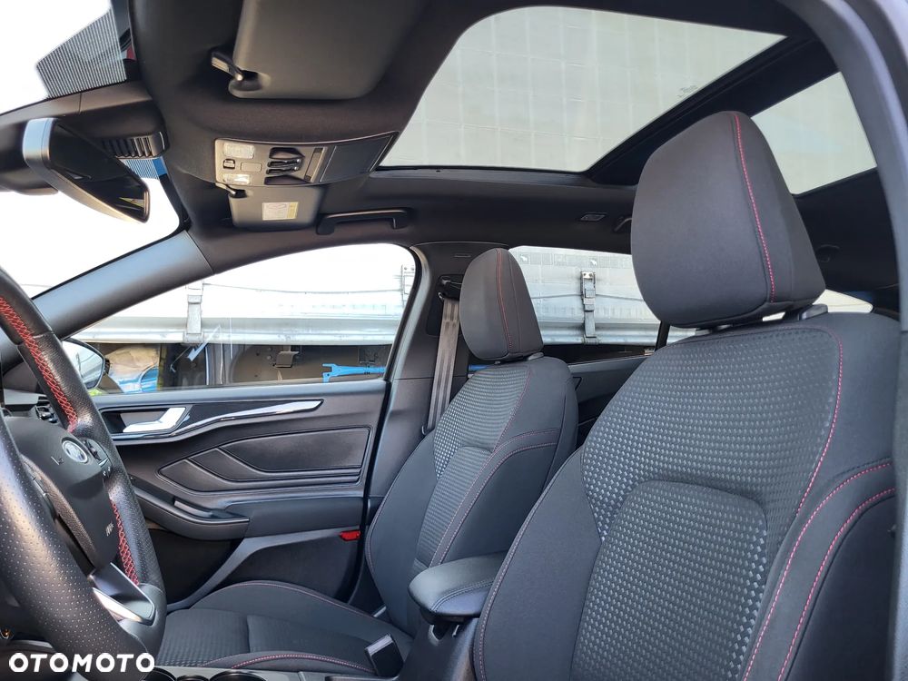Ford Focus 1.5 EcoBoost STart-Stopp-System ST-LINE X - 18