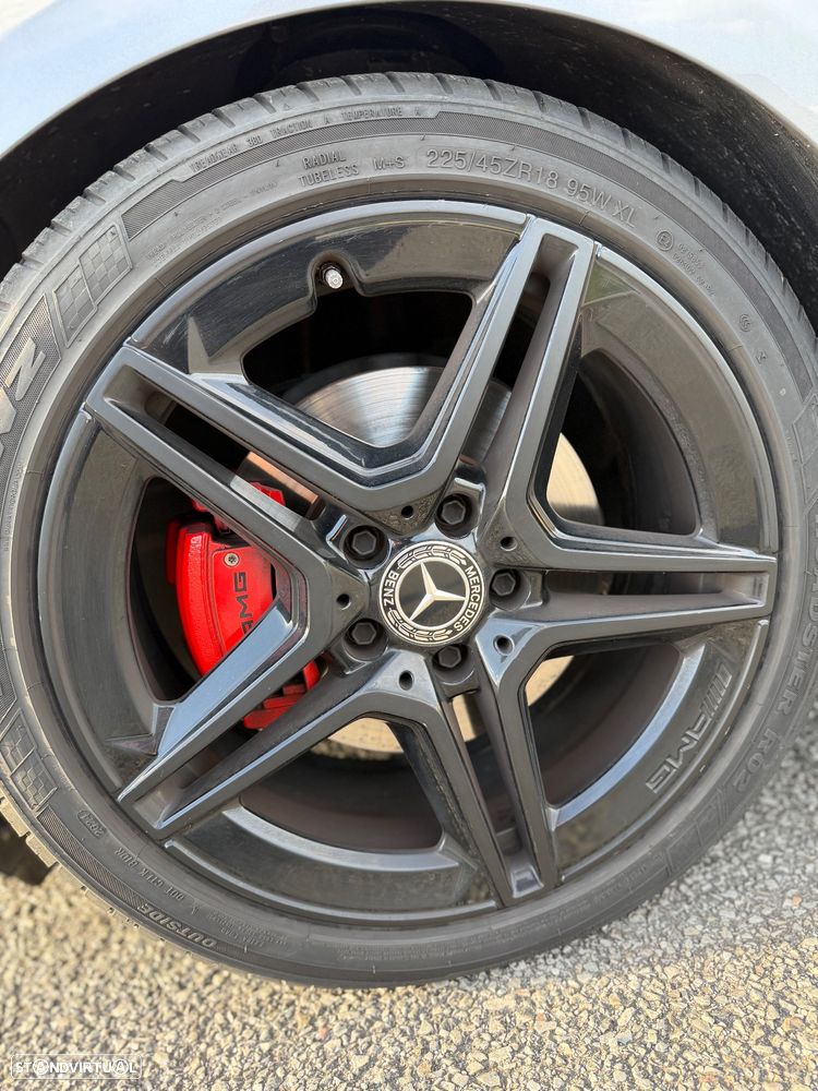Mercedes-Benz A 180 d 7G-DCT AMG Line - 4