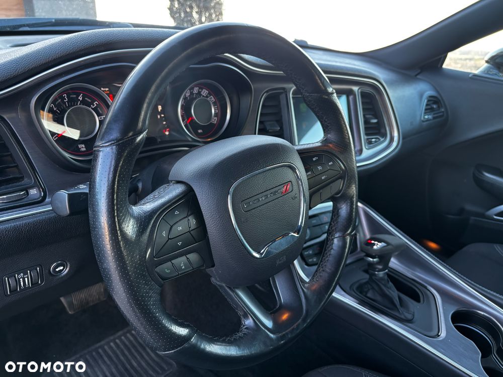 Dodge Challenger - 21