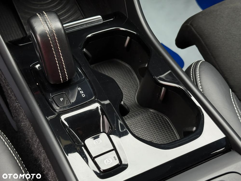 Volvo XC 40 T5 AWD R-Design - 24