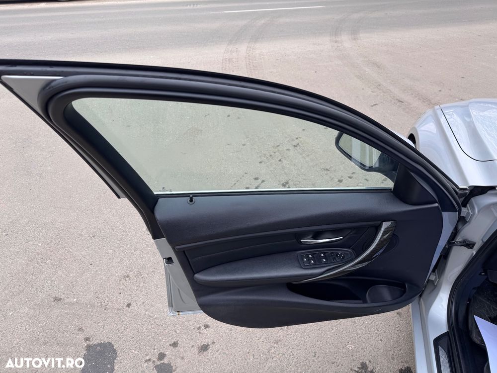 BMW Seria 3 320d Aut. Luxury Line - 14