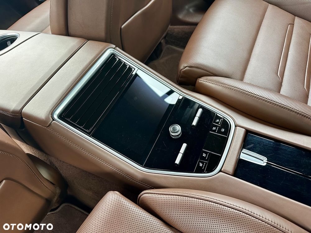 Porsche Panamera 4 - 34