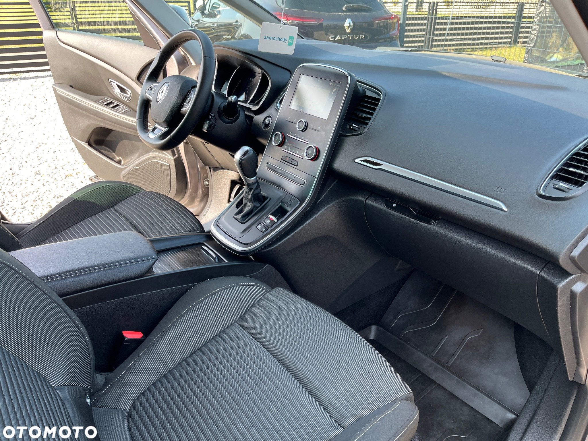 Renault Scenic BLUE dCi 120 EDC BUSINESS EDITION - 14