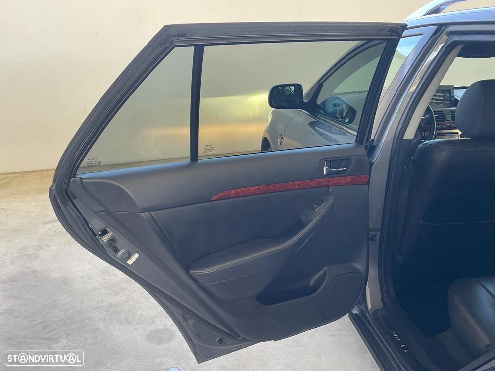 Toyota Avensis SW 2.0 D-4D Executive - 23