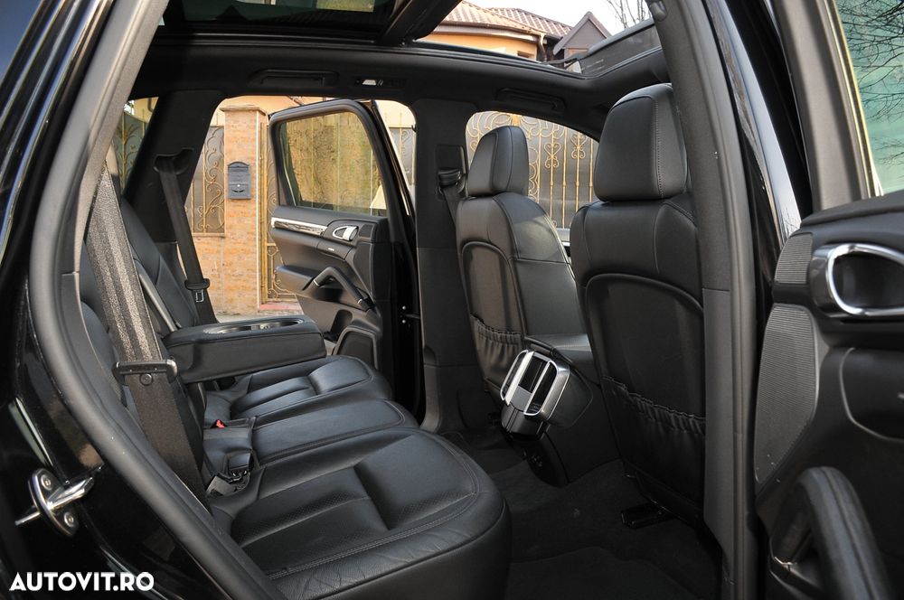 Porsche Cayenne Hybrid 3.0 L S E - 10
