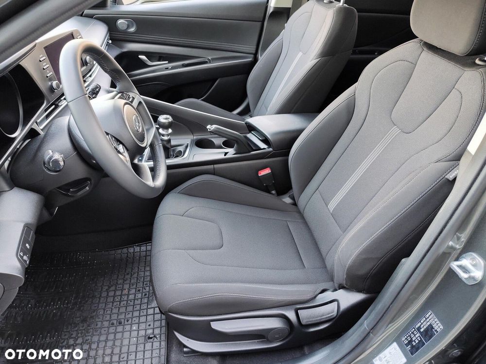 Hyundai Elantra - 15
