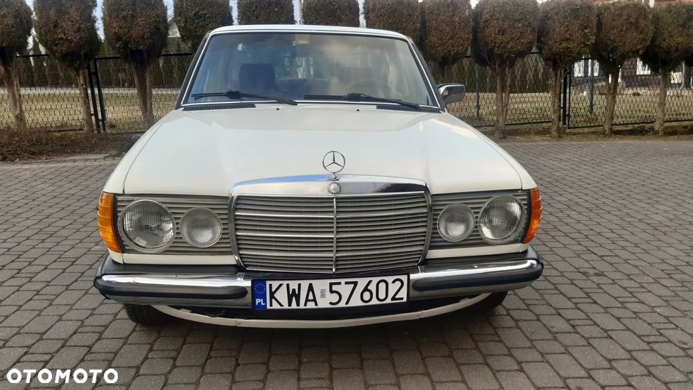 Mercedes-Benz W123 - 1