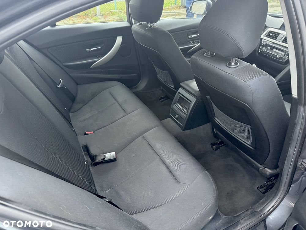 BMW Seria 3 318d Modern Line - 32