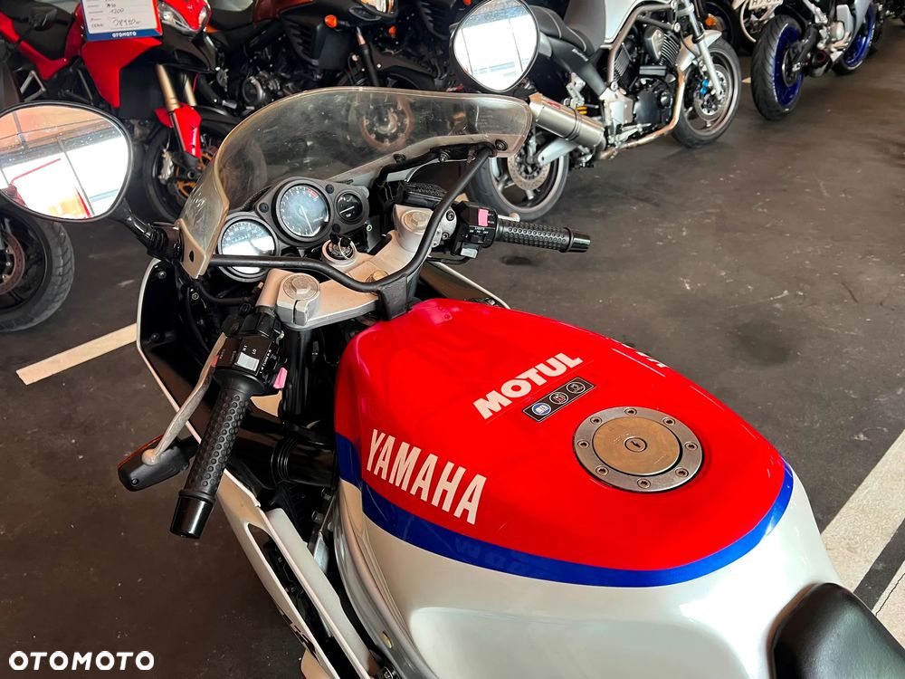 Yamaha FZR - 13