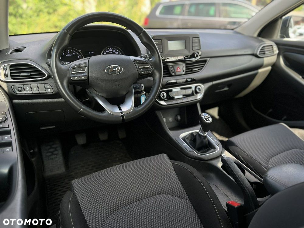 Hyundai i30 1.5 DPI Classic + - 12