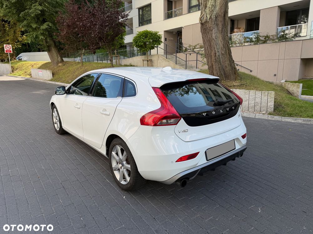 Volvo V40 D2 R-Design Momentum - 4
