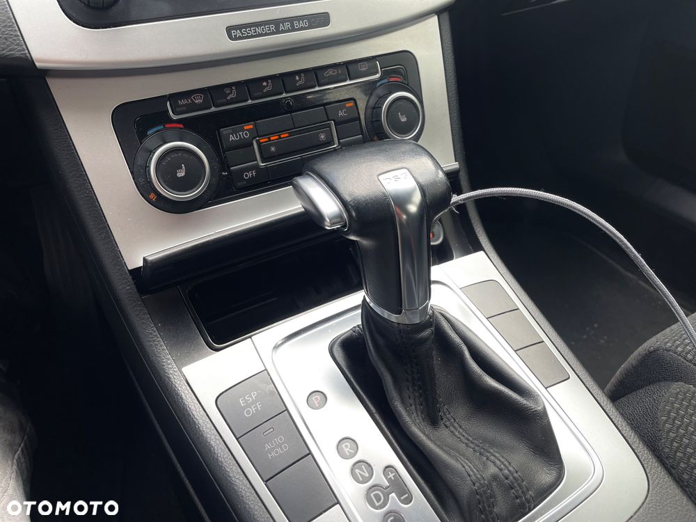 Volkswagen Passat - 25
