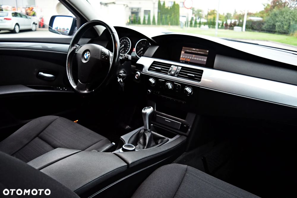 BMW Seria 5 520d Touring - 6