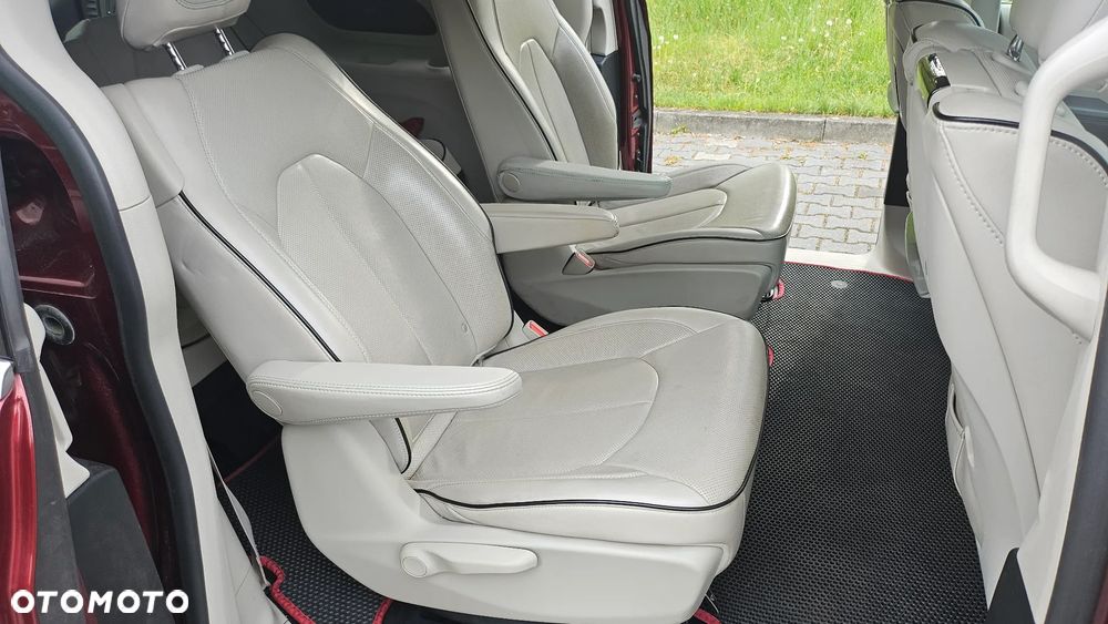 Chrysler Pacifica - 13