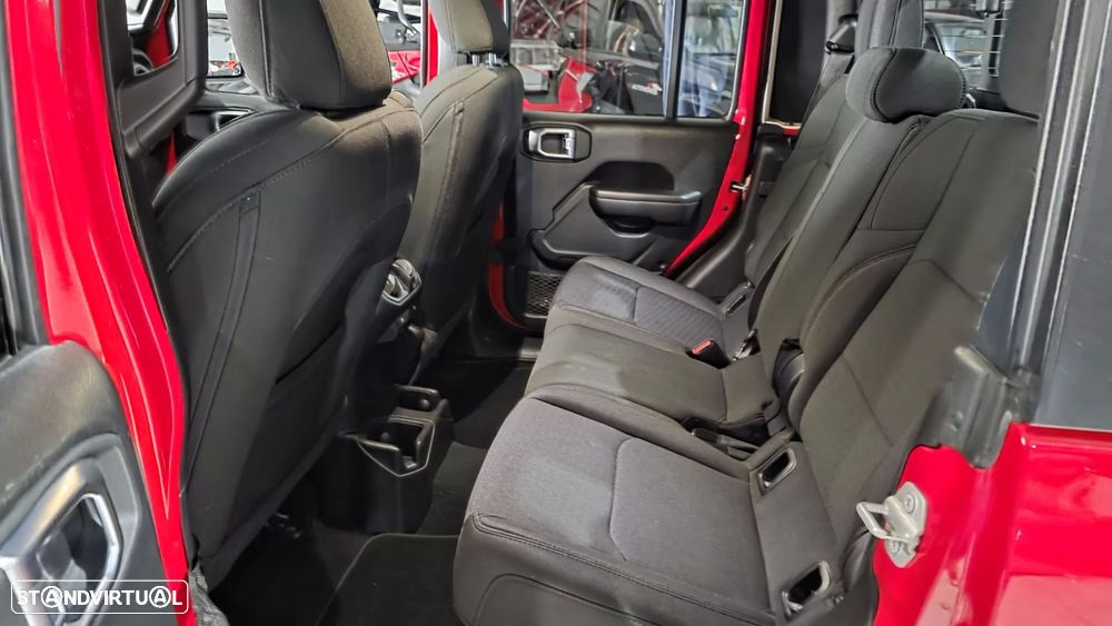 Jeep Gladiator 3.0 CRD Sport AT8 - 42