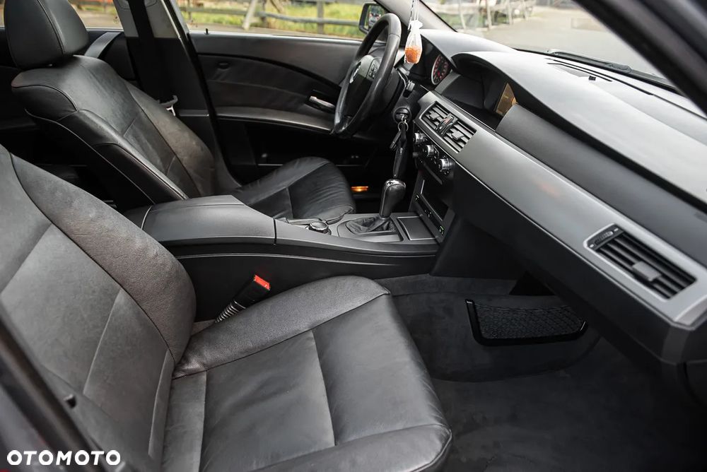 BMW Seria 5 523i Touring - 30