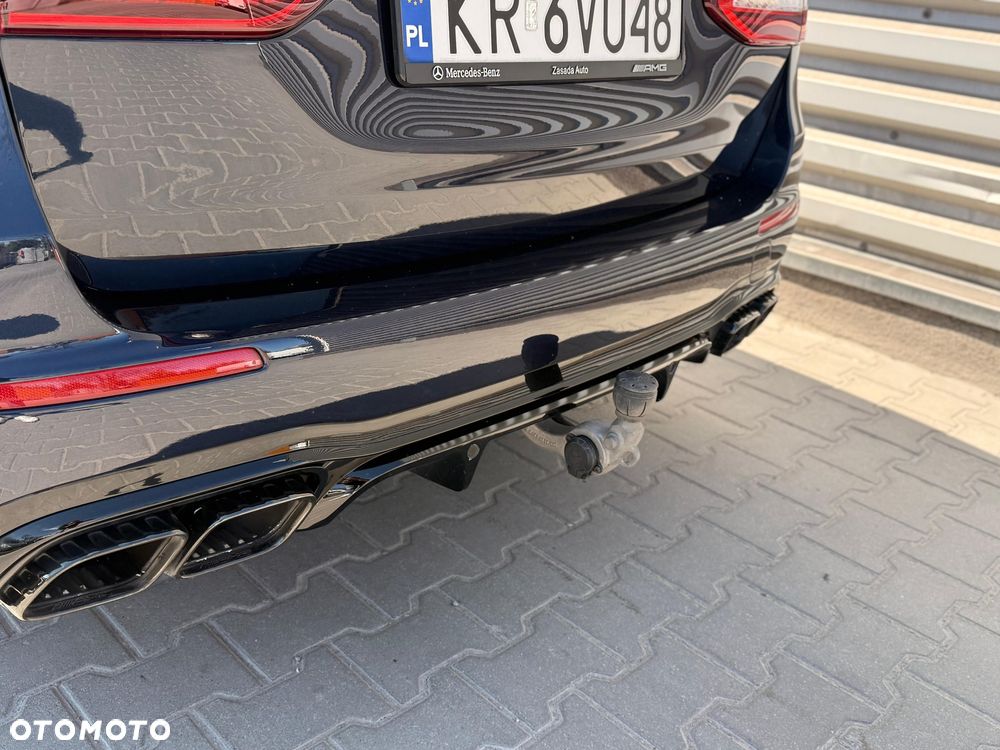 Mercedes-Benz Klasa E AMG 63 S 4Matic+ 9G-TRONIC - 34