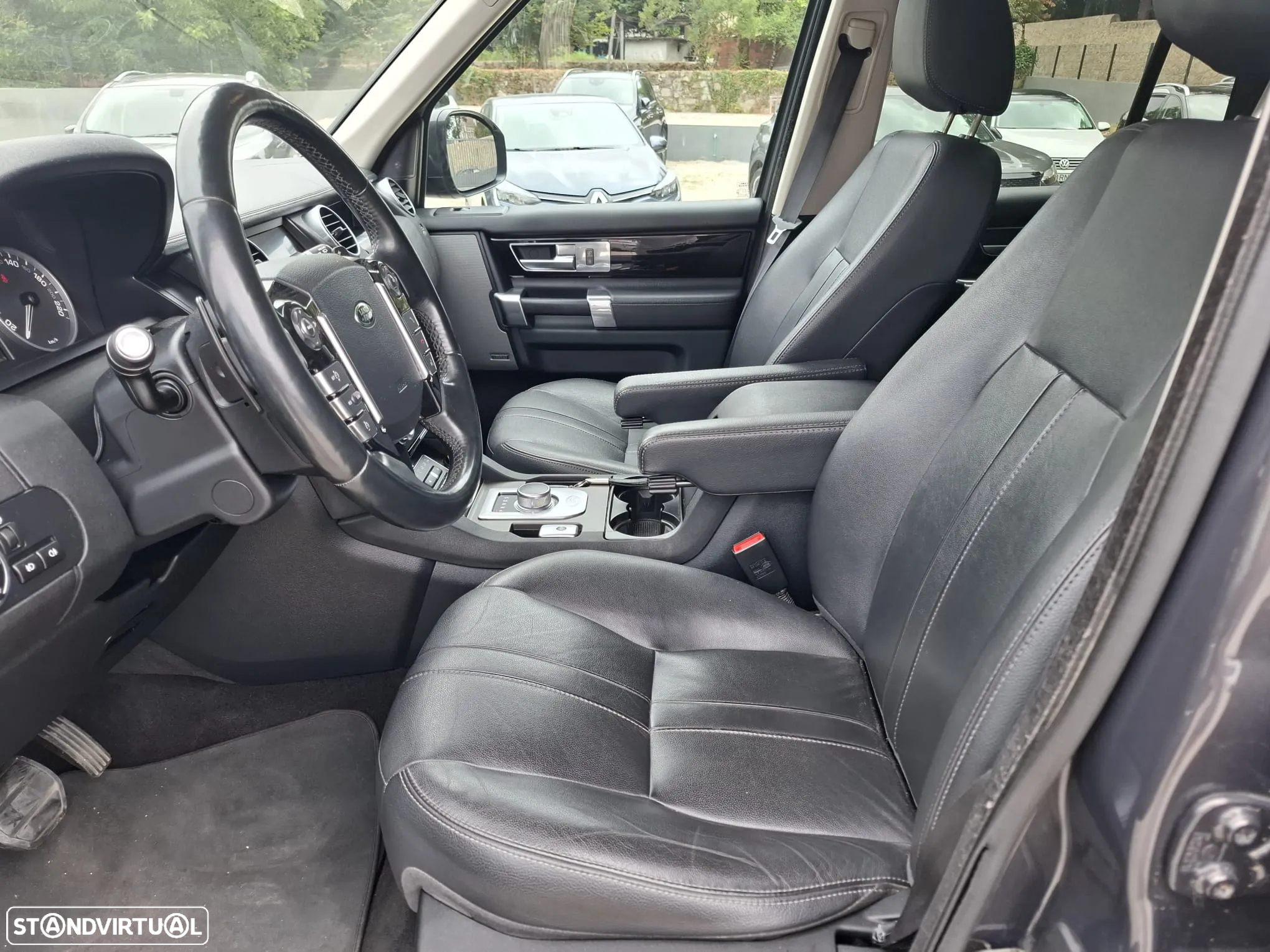 Land Rover Discovery SD V6 HSE - 12