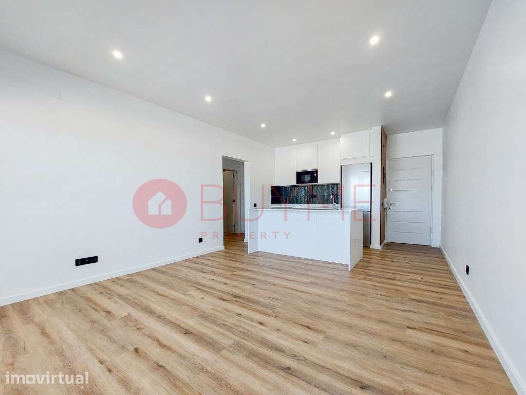 Apartamento T1 com varanda no centro de Quarteira a 100m da praia - Grande imagem: 2/21
