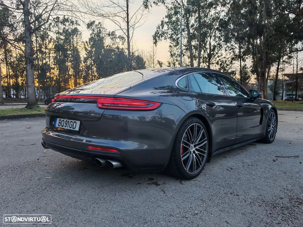 Porsche Panamera 4 E-Hybrid Executive - 2