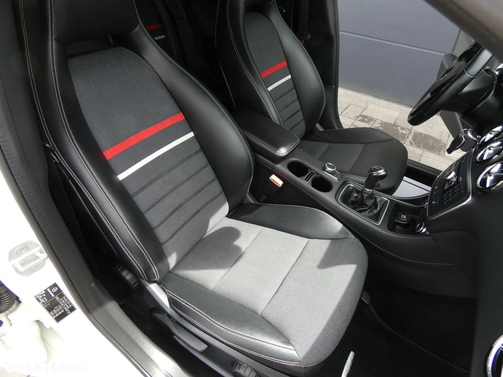 Mercedes-Benz Klasa A 180 (BlueEFFICIENCY) - 24