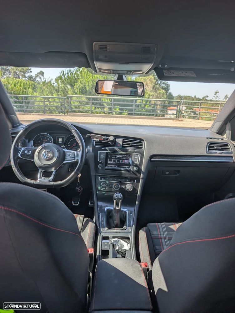 VW Golf GTI BlueMotion - 13