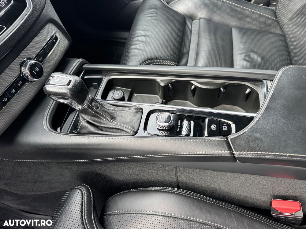 Volvo XC 90 D5 AWD Geartronic RDesign - 19