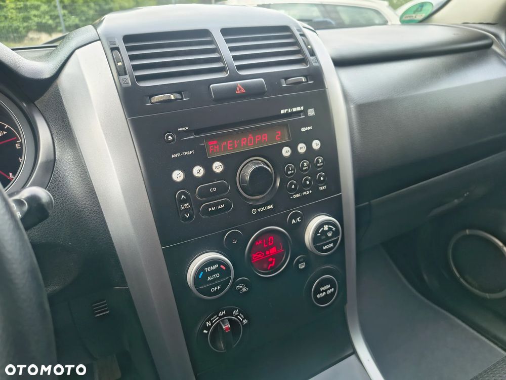 Suzuki Grand Vitara 2.0 Comfort Style - 21