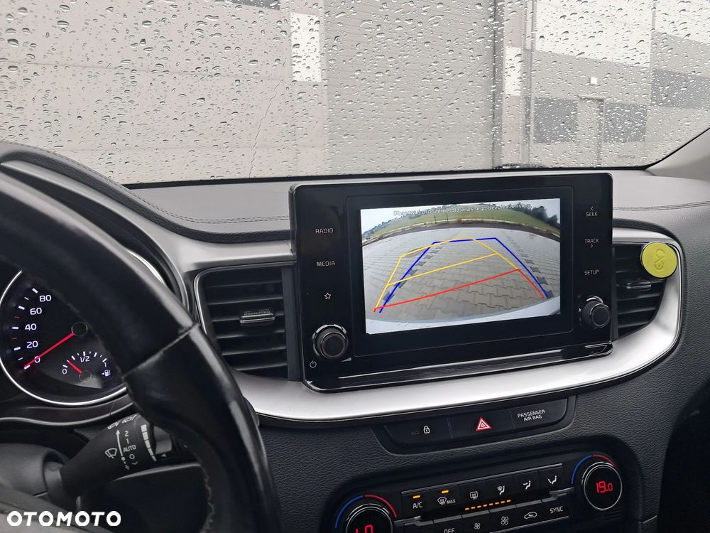 Kia Ceed - 8