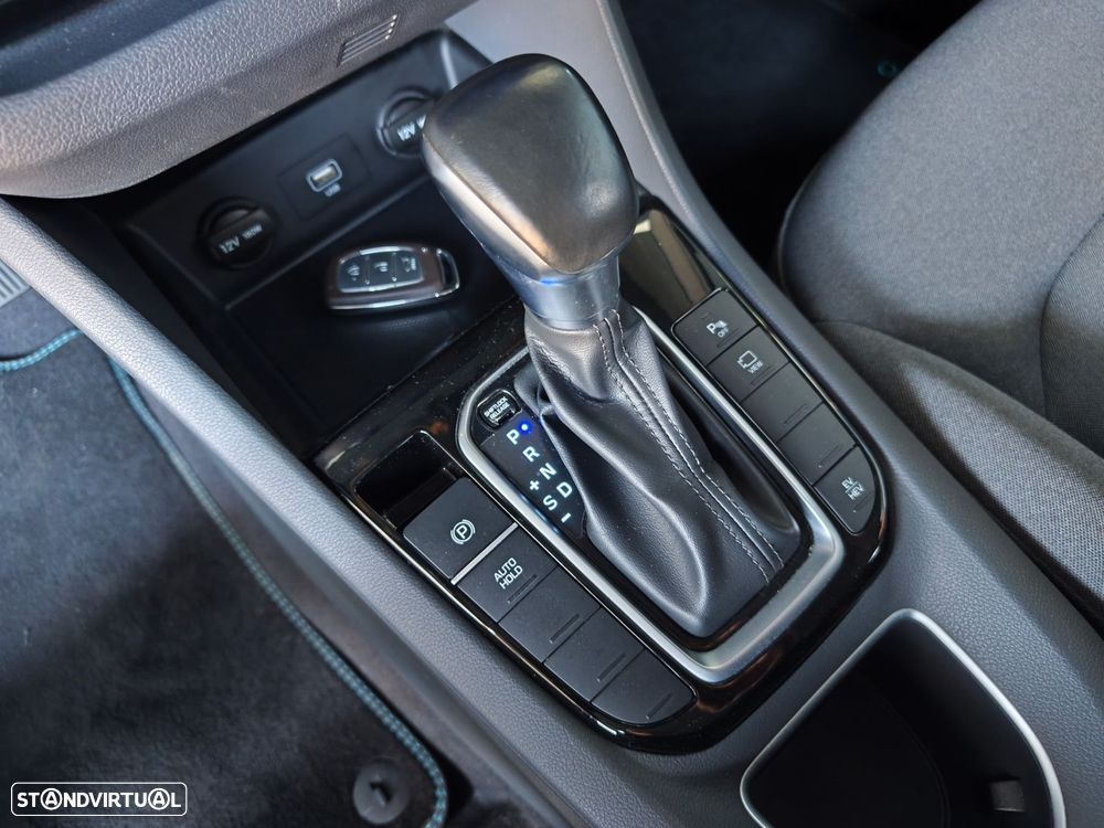 Hyundai Ioniq - 30