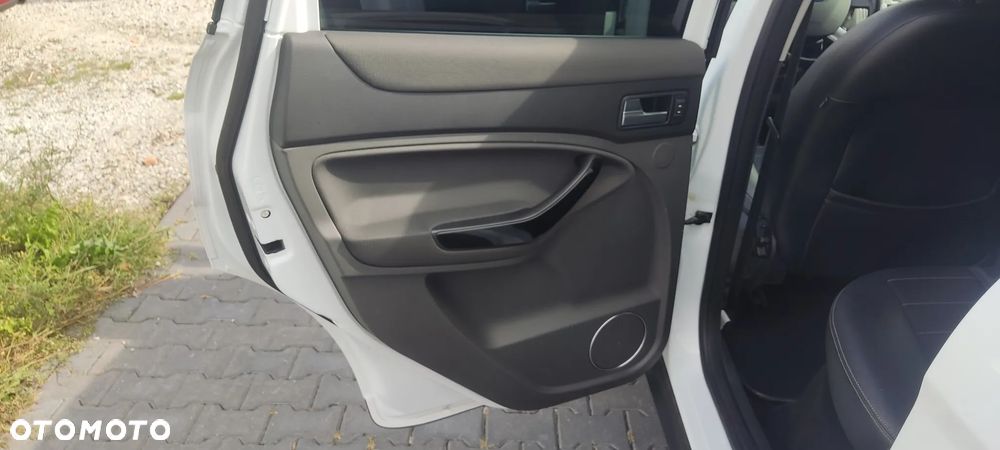Ford Kuga 2.0 TDCi 4x4 Titanium - 25