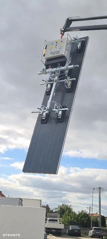 Iveco 35S16 montaż szkła, okien, płyt kamienia. HDS 2020 - 38